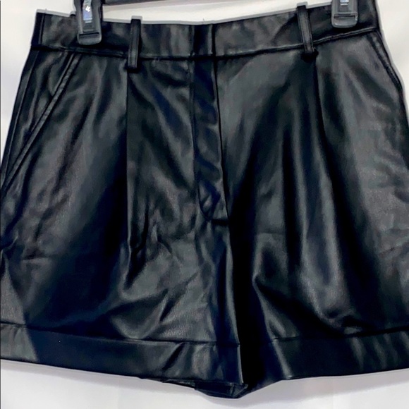 NWT ZARA BLACK FAUX LEATHER SHORTS WO SIZE MED WAIST 15” SIDE TO SIDE INSEAM 3” - Picture 1 of 11